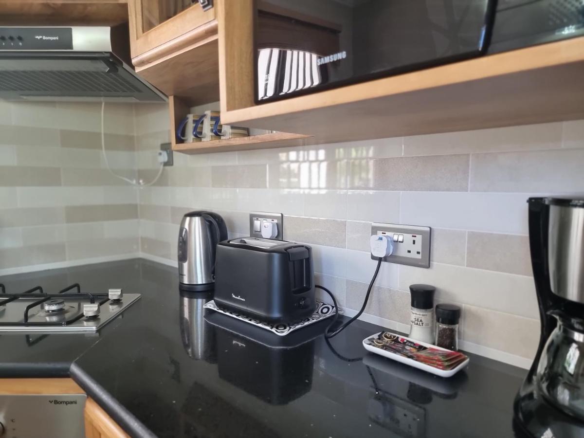 Drake Seaside Studio Apartments Bel Ombre Eksteriør billede